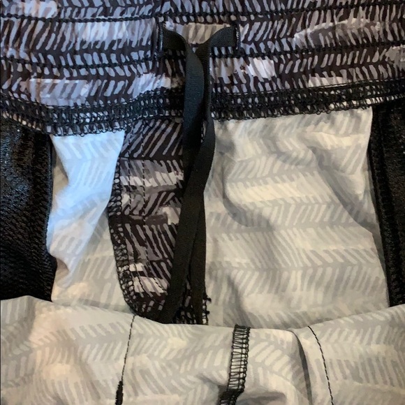 Black and White North Face Shorts - Picture 8 of 8